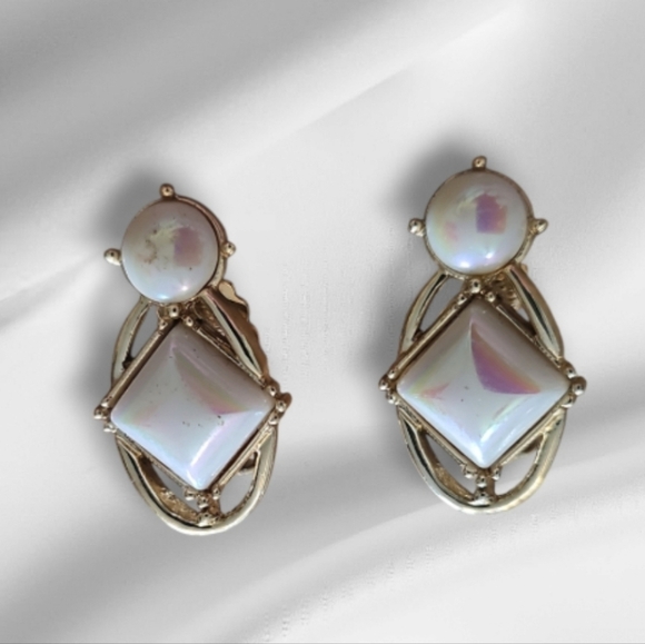 Elegant Irridescent Thermoset and Gold Earrings - Picture 1 of 8